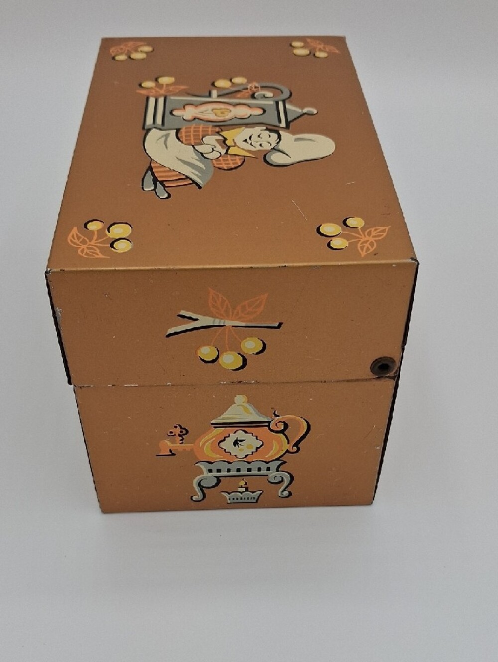 Vintage Recipe Box with Chef Artwork - Picture 3 of 6